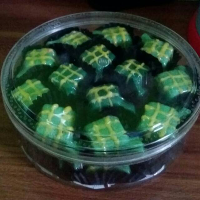 

Coklat ketupat