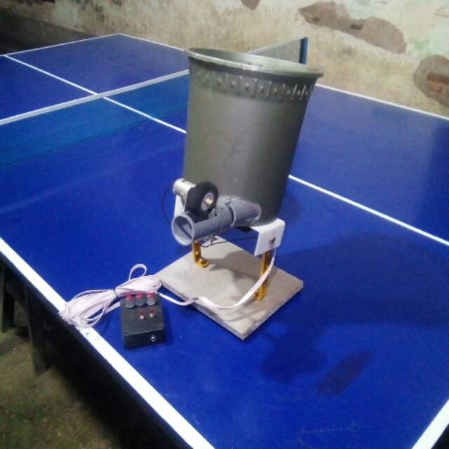 Robot pelontar bola ping-pong