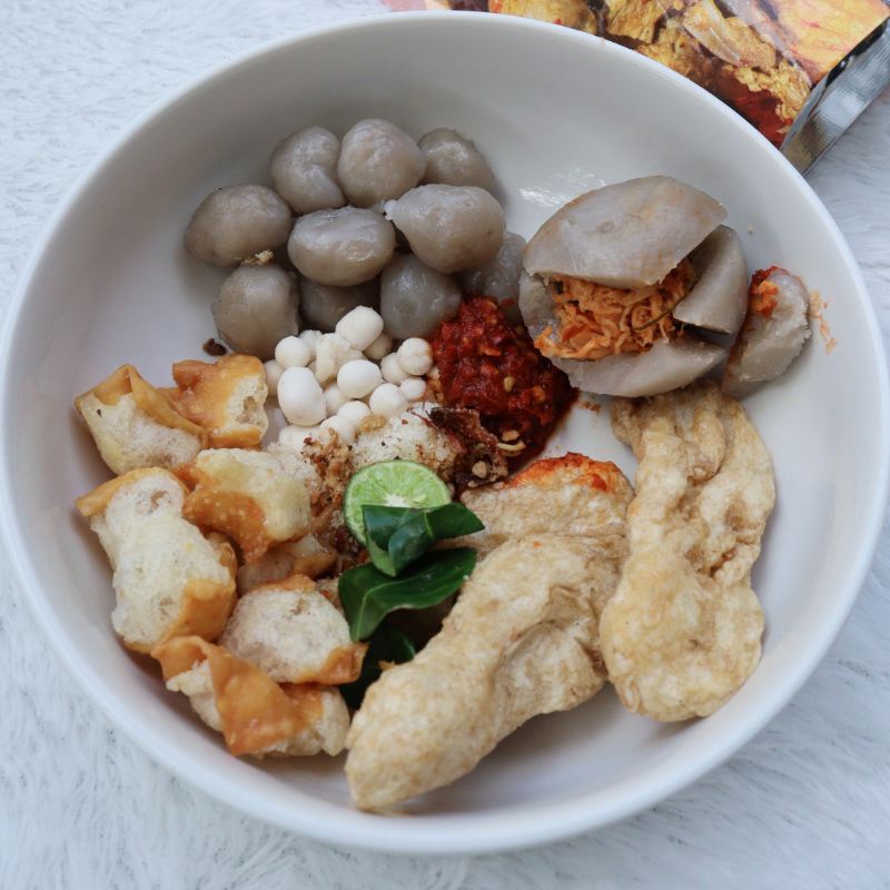

Baso Aci Ayam Suwir / Khas Mojang Manonjaya
