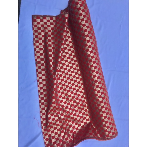 Kain poleng bali kotak merah emas 3cmx3cm