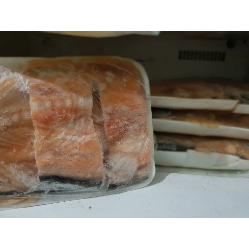 

Tetelan Ikan Salmon 1 kilogram frozen