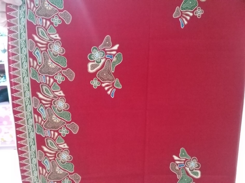 Kain Batik Solo Motif Gunungan Batu Warna Merah