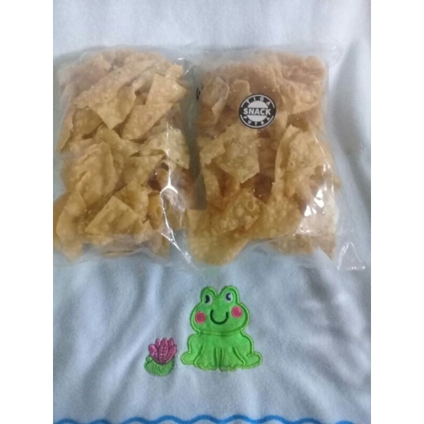 

keripik pangsit cumi solo/pangsit daun bawang/keripik cumi-cumi