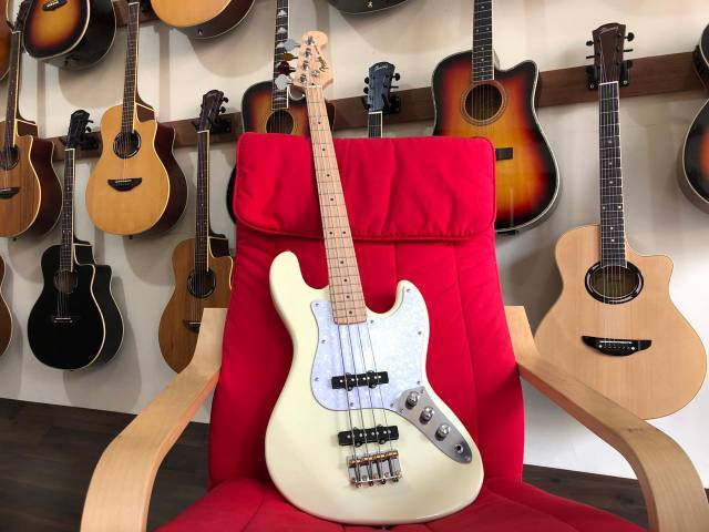 Bass Fender Jass Bass Cream Neck Mepple