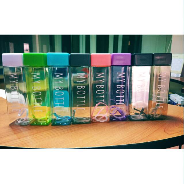 Souvenir My Bottle kotak dengan berbagai varian warna ada Souvenir My Bottle kotak dengan berbagai varian warna ada