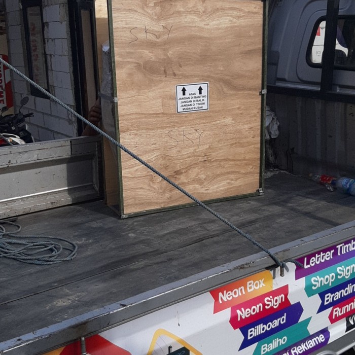packing kayu untuk neon box uk 1x1m