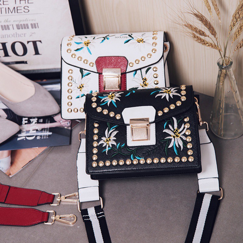 Tas Bahu / Selempang Mini dengan Hiasan Sulam & Rivet