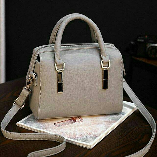 Hand bag elegant/ tas slempang premium/ tas slempang batam/ tas batam premium murah