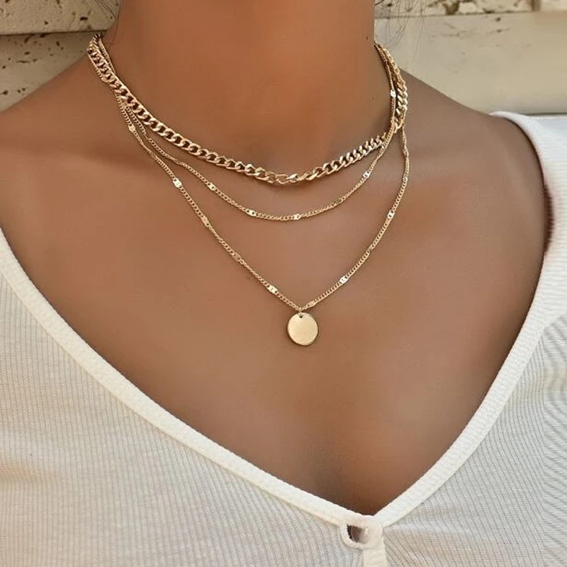 Kalung Rantai Multi Layer Liontin Kerang / Tanduk Kerang Bahan Alloy untuk Wanita Necklace