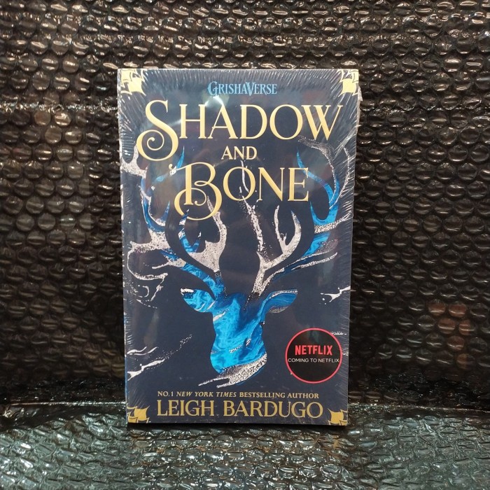 

HOT SALE!!! SHADOW AND BONE BY LEIGH BARDUGO TERBARU