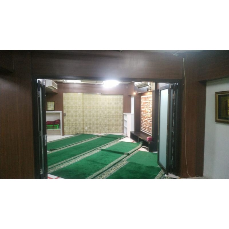 kusen pintu lipat aluminium, kaca polos 5 mm, pintu koboi,  sekatan aluminium atas tembok atrium jak