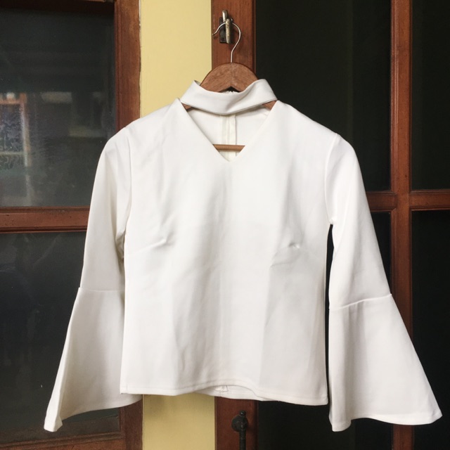 V-high neck trumpet top second