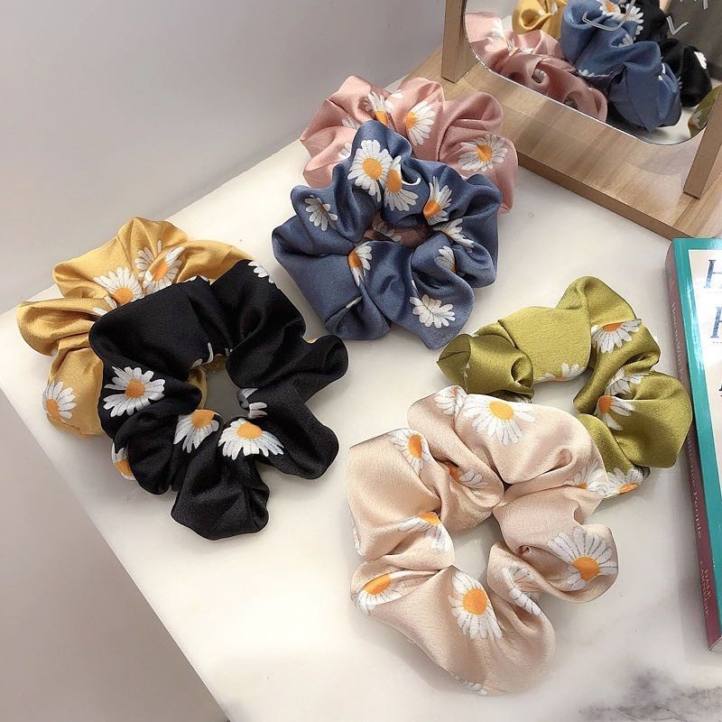 Ikat Rambut Ponytail Model Bunga Daisy Bahan Satin Karet Elastis Gaya Korea Untuk Wanita/scrunchie