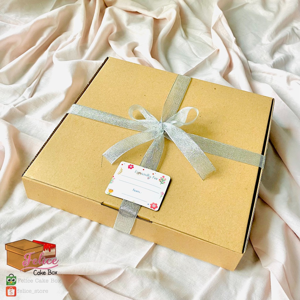 

Kode : BPB330 PAKET BOX PIZZA + PITA EMAS SILVER 1 INCH + GIFT CARD / PAKET BOX HAMPERS / PAKET PACKAGING HAMPERS / PAKET LENGKAP GIFT BOX