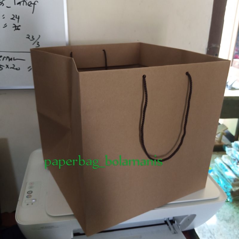 

isi 12 paperbag kotak 27x27 tas kertas coklat tas souvenir