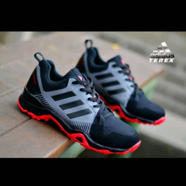 Sepatu pria~sepatu running~sepatu olahraga~sepatu adidas