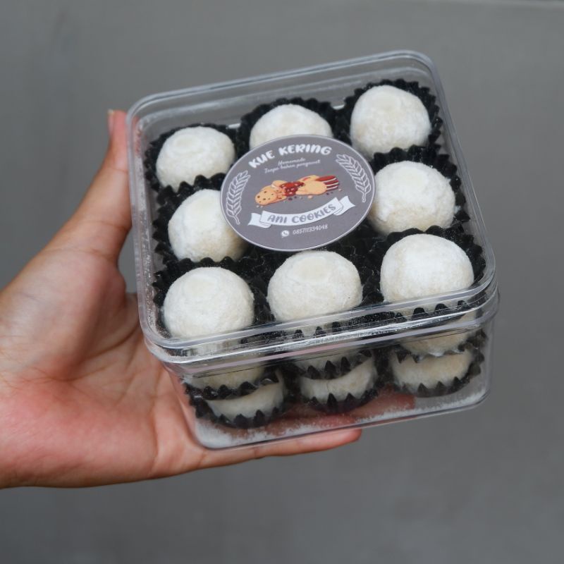 

KUE PUTRI SALJU MEDE KUE KERING LEBARAN