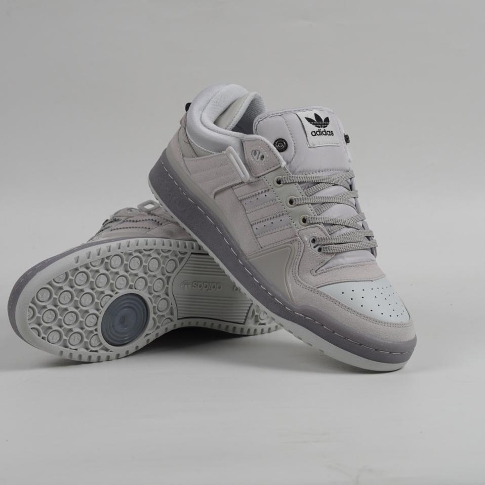 Forum bunny. Adidas forum Bad Bunny. Кроссовки adidas forum Low Bad Bunny. Bad Bunny x adidas forum. Кроссовки адидас бэд Банни.