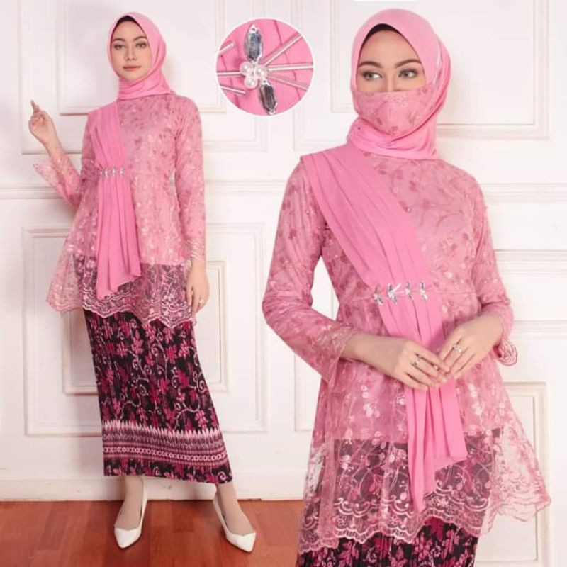 Setelan Kebaya Kekinian Warna Pink Plisket