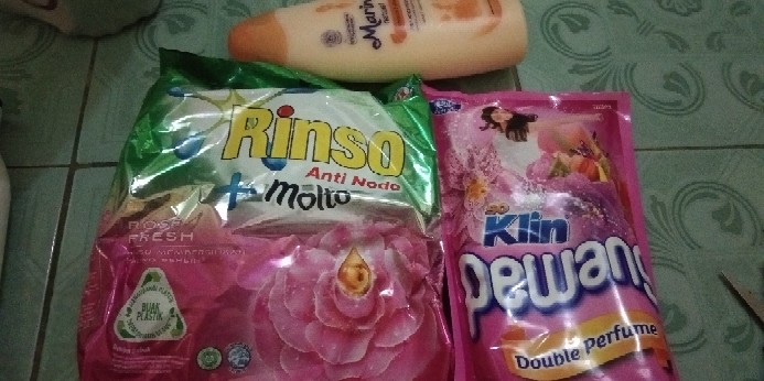 Soklin Pewangi 1x Bilas 900 Ml Reffil