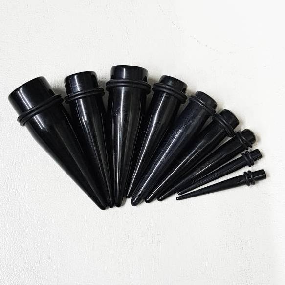 PRY.433859– Piercing Earring Tapper EarPlug Acrylic Black/white 1.6mm - 20mm