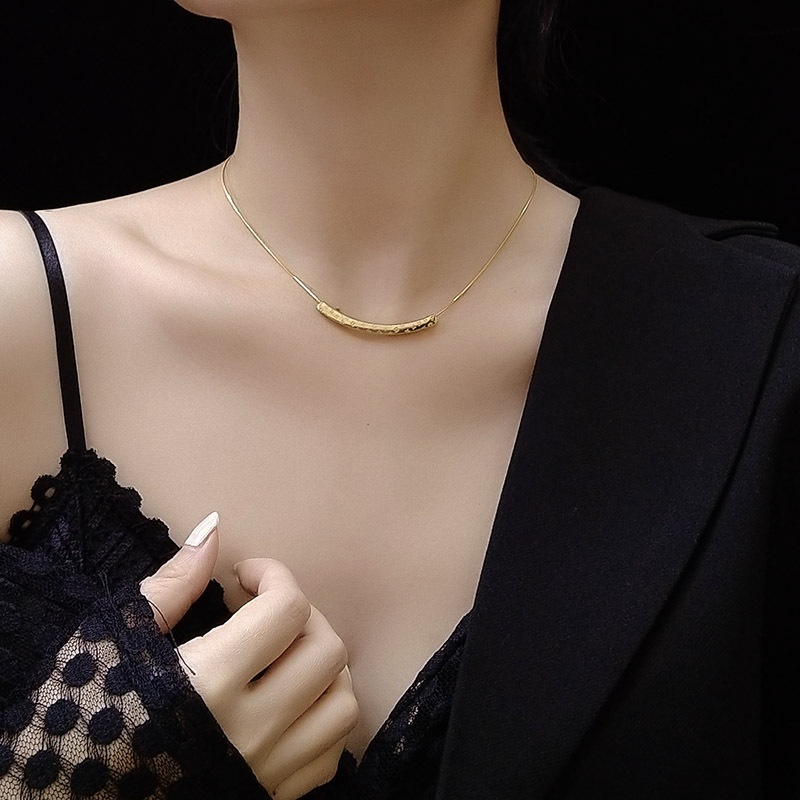 Kalung Titanium Anti Karat Emas 18k Minimalis Senyum Semanggi Beruntung Wanita Aksesoris