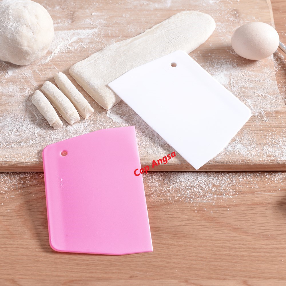SCRAPPER SCRAPER PLASTIK PLASTIC TRAPEZIUM PEMOTONG PERATA SPATULA ADONAN BESAR KECIL KUE DOUGH VARIATY SHAPE AND SIZE S XS M