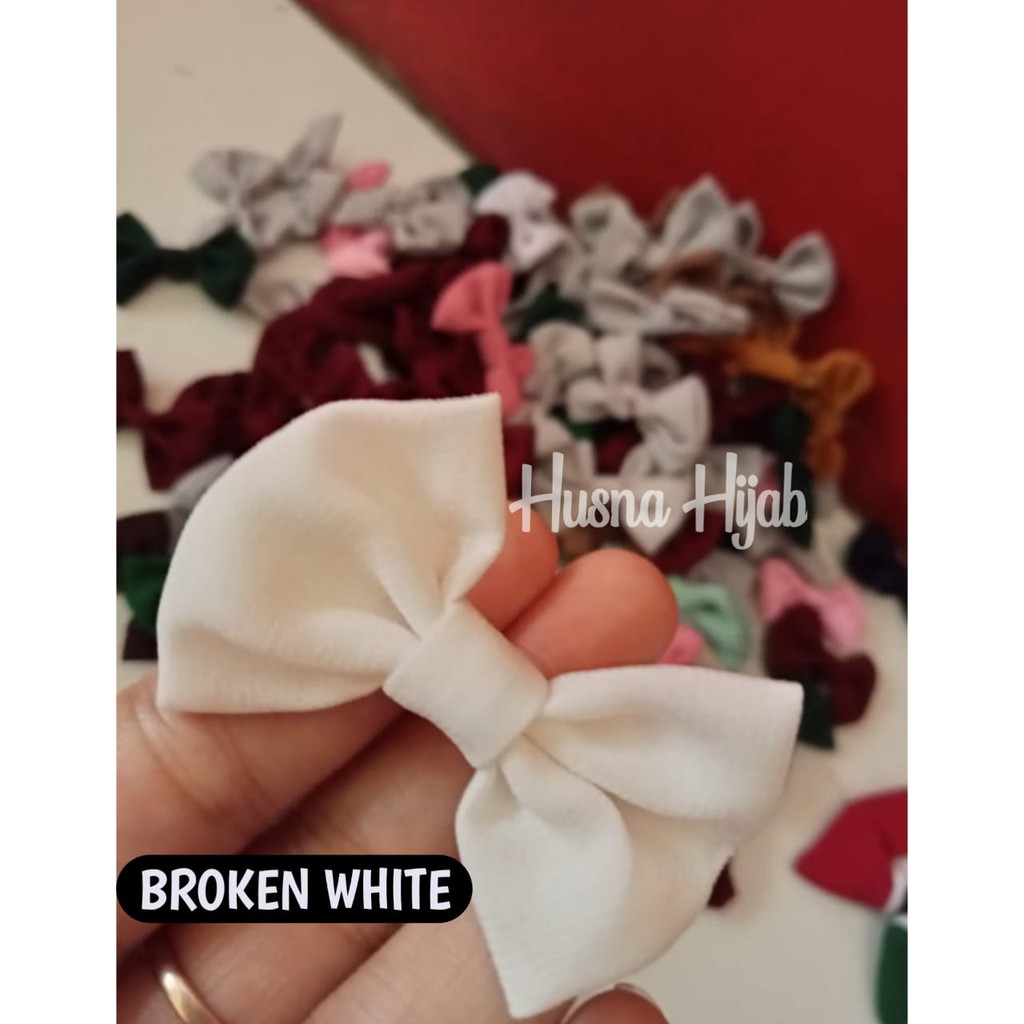 [HUSNA HIJAB] SOUVENIR Bros Pita Kecil Ecer Bahan Wolfis / Bros Pita-Broken White