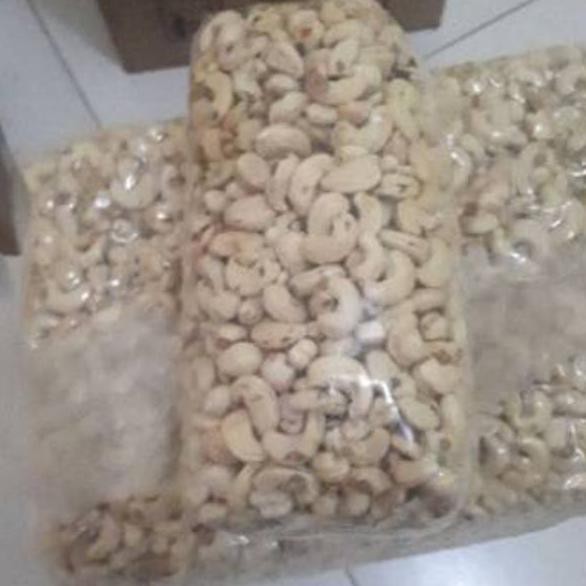 

S0K Kacang mede utuh Atau Mete Mentah 1kg murah meriah sisssss PYK (Terbatas)