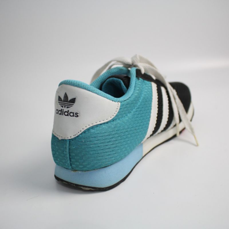 SEPATU SNEAKERS WANITA MEREK ADIDAS