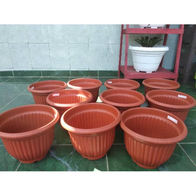 Pot plastik coklat 20cm