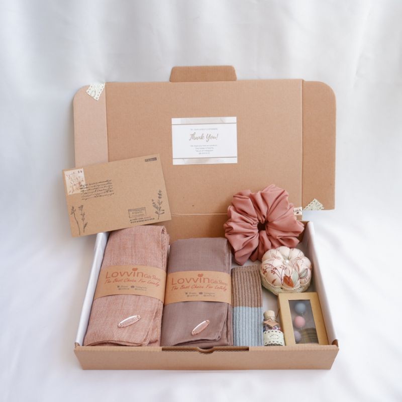 

Hampers Hijab / Hampers Lebaran / Kado Ulang Tahun / Gift Box / Kado Wedding