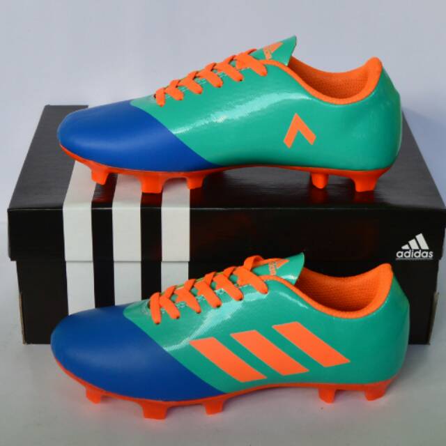 Sepatu bola anak adidas