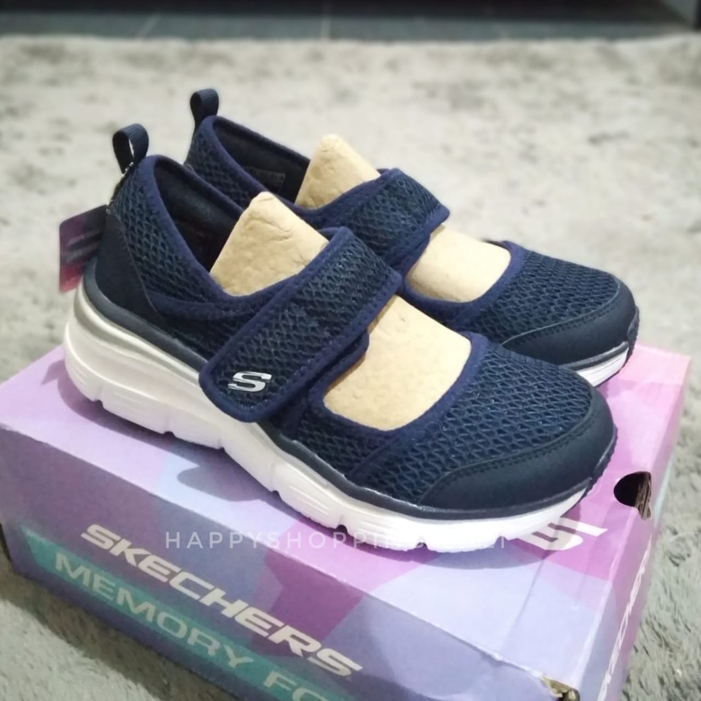 skechers fashion fit breezy sky