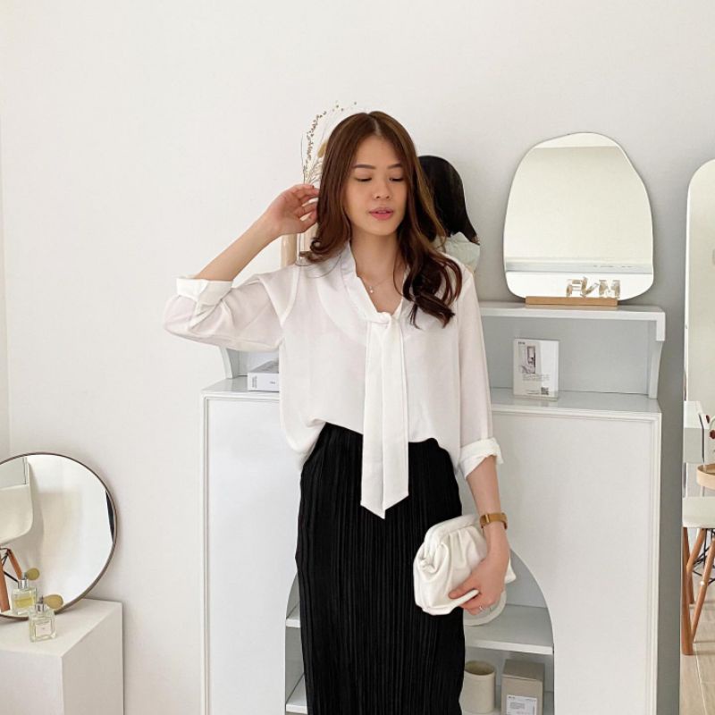 Fashion Style Blouse Thalia Wolfis Wanita Terbaru