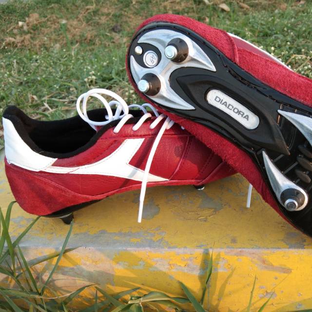 Sepatu bola kulit pull besi - sepatu bola diadora leather kulit original