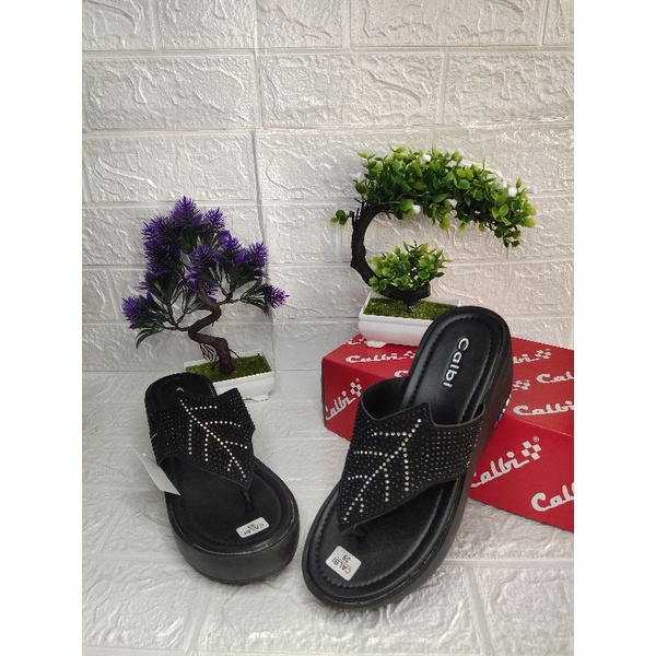 [ BEST SELLER CALBI ORI LOKAL ] SANDAL WEDGES CALBI | SANDAL WEDGES CEWEK | SANDAL JAPIT WEDGES CEWEK | SANDAL CEWEK WEDGES TERLARIS-Wedges Daun Hitam J