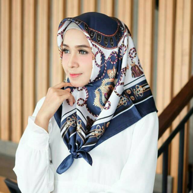 TERLARIS. H12 Jilbab Segi Empat Motif Hermes Blue Black Polyester Silk Premium Ori Import