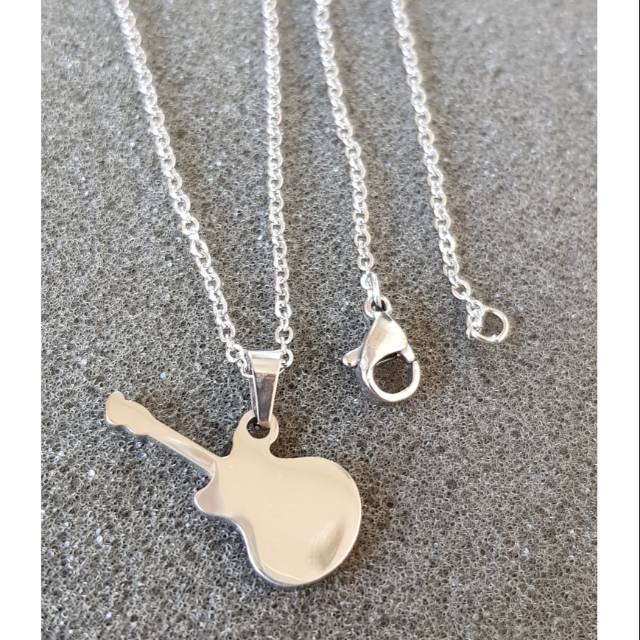 Kalung gitar titanium white import antikarat /kalung Antikarat titanium murah berkualitas