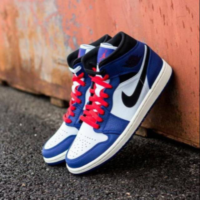 nike blue sneakers