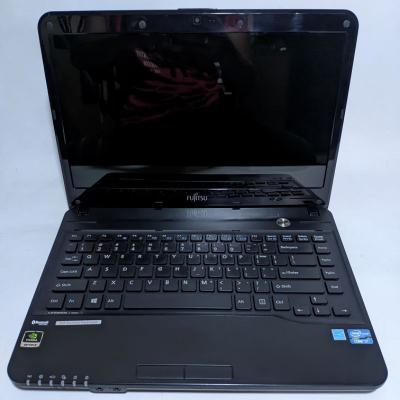 laptop Fujitsu lifebook lh532 - core i7 8core - dual vga Nvidia 2gb - ram 8gb