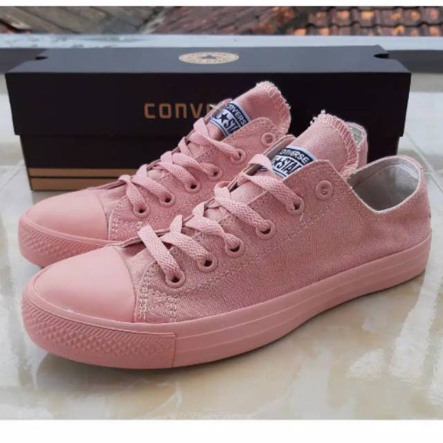 Converse Pink