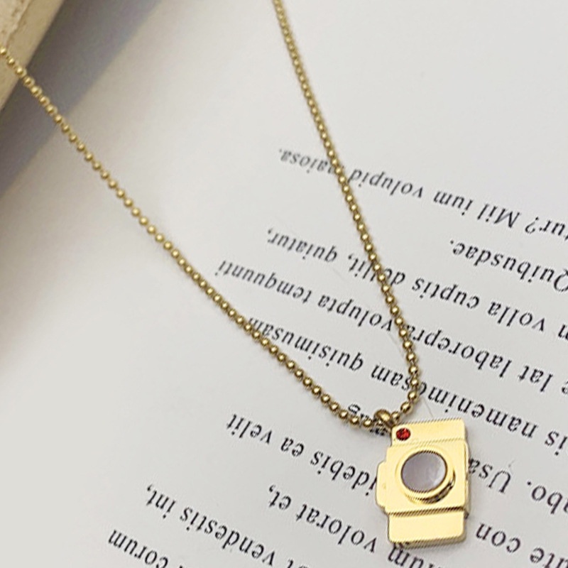 2021 baru gaya Korea ins gaya kamera liontin kalung 14K emas titanium steel ornamen fritillary kalun