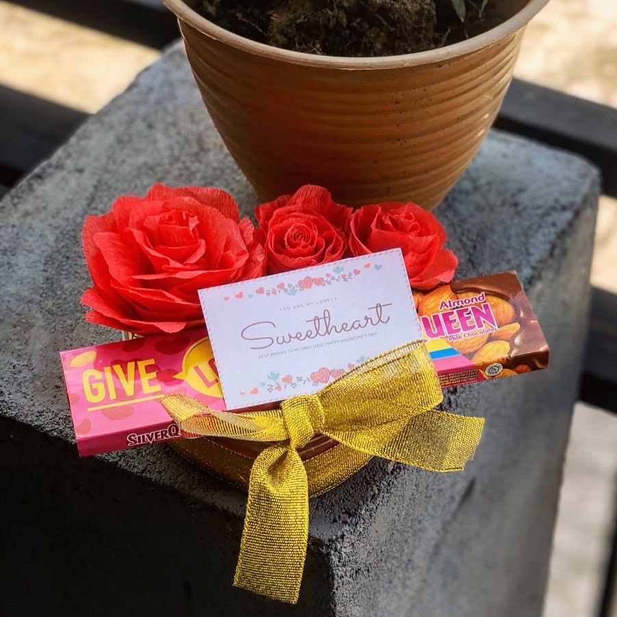 

Cokelat dan Bunga Valentine