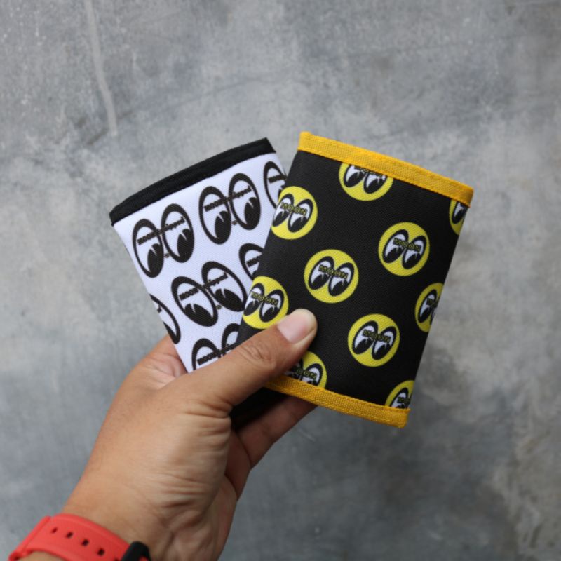 Dompet pria trifold mooneyes with strap