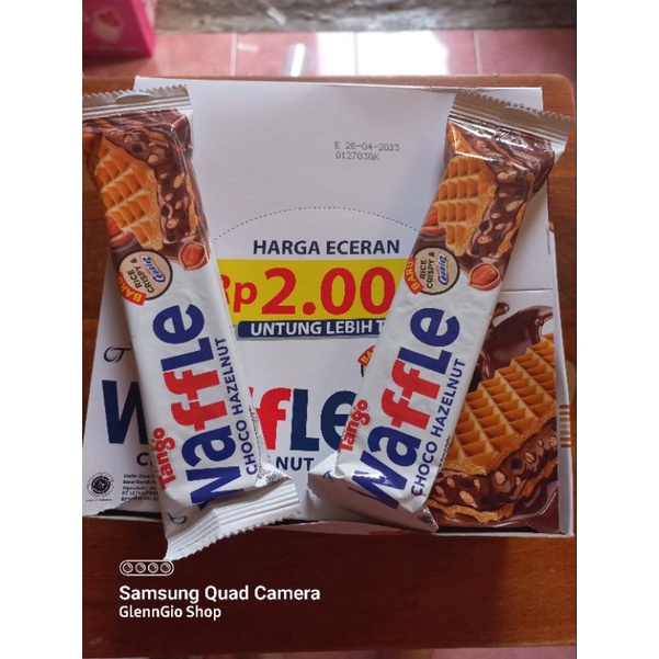 Tango Waffle Choco Hazelnut box isi 12 pcs