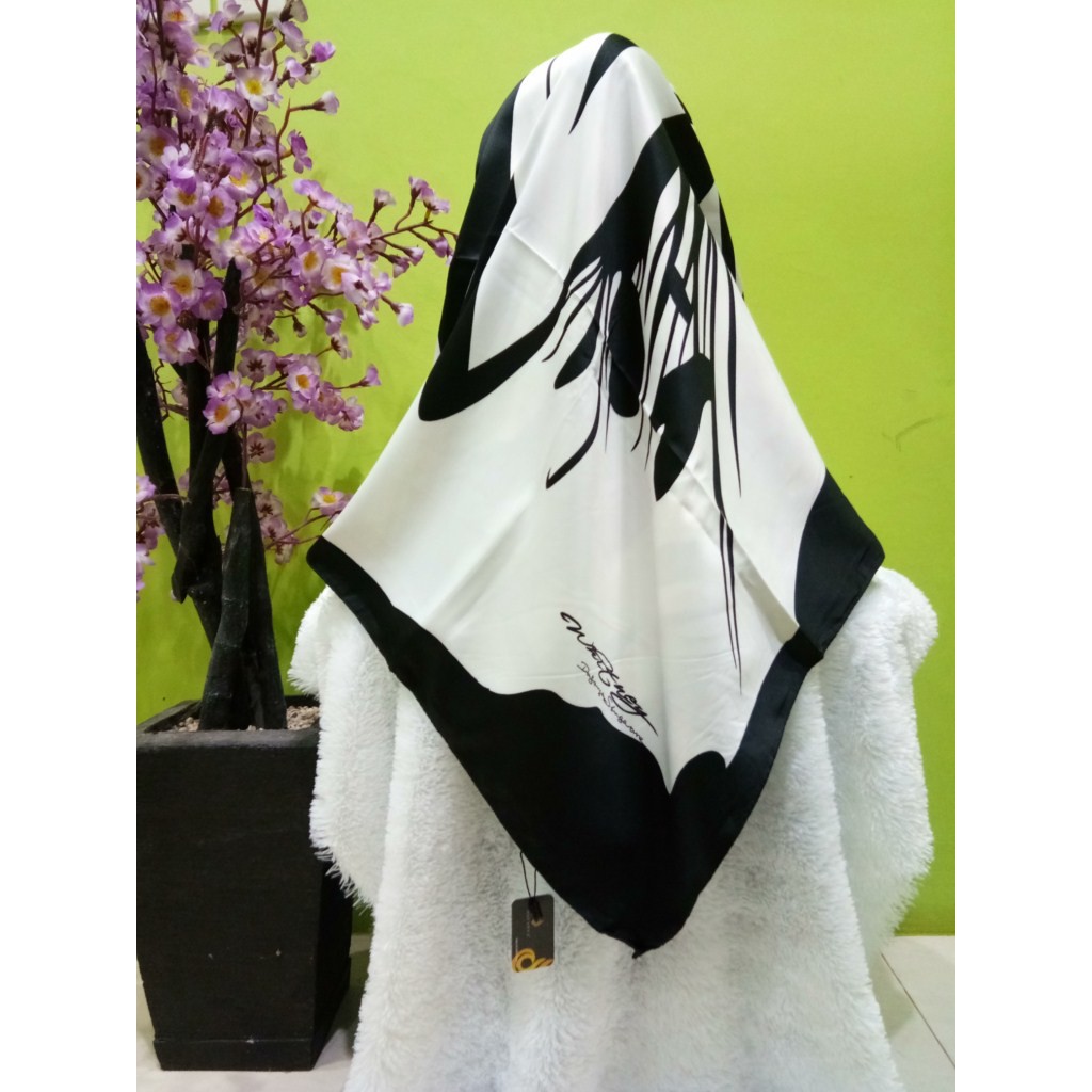 Jilbab Segiempat Silk Motif Whitney