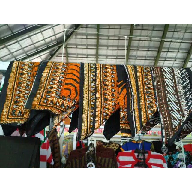 Ikat kepala segitiga // ikat kepala jawa // udeng jawa // udeng sunda // udeng bali