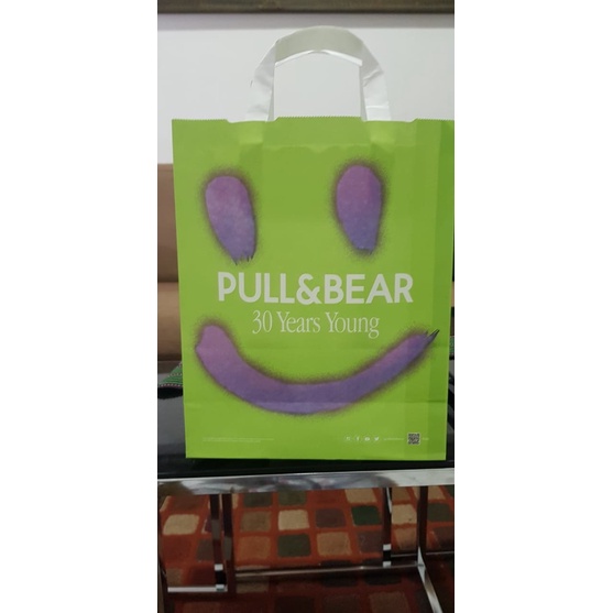 

Paperbag Pull n Bear edisi 30 tahun