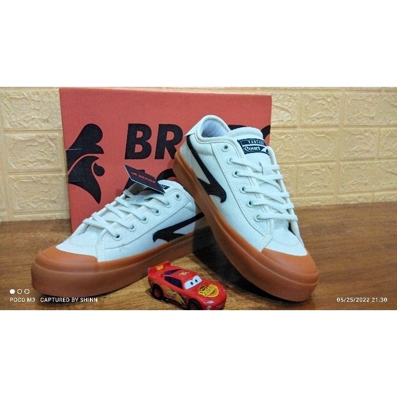 Brodo Active VTG Court Natural Navy GS